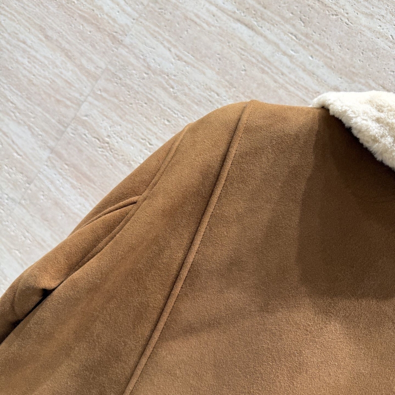 Ce1i*e outwears